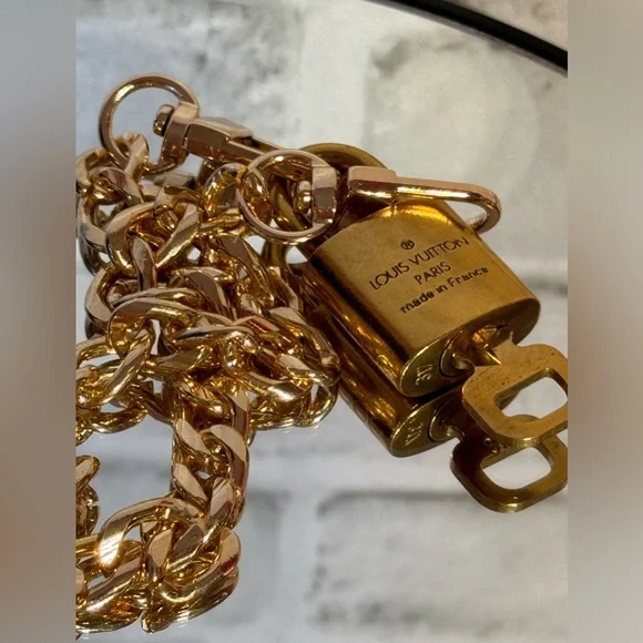 LOUIS VUITTON #317 lock and key necklace AUTHENTIC - Picture 5 of 10